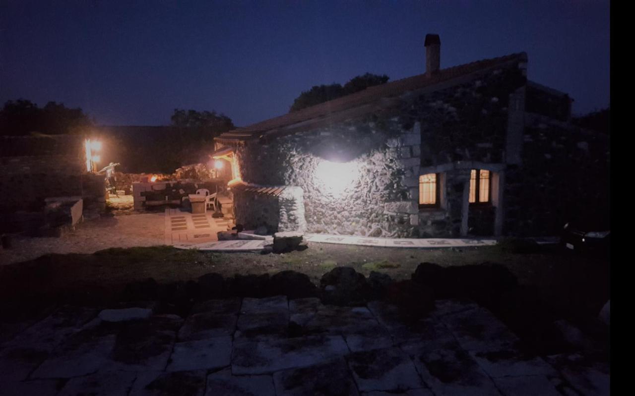 Su Montiju De Sa Falada Manna Cheremule
